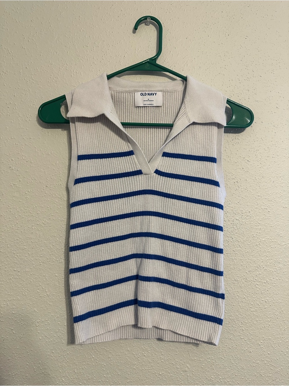 Old Navy Cream & Blue Striped V-Neck Sleeveless Sweater